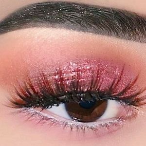 Remi rose eyelashes.